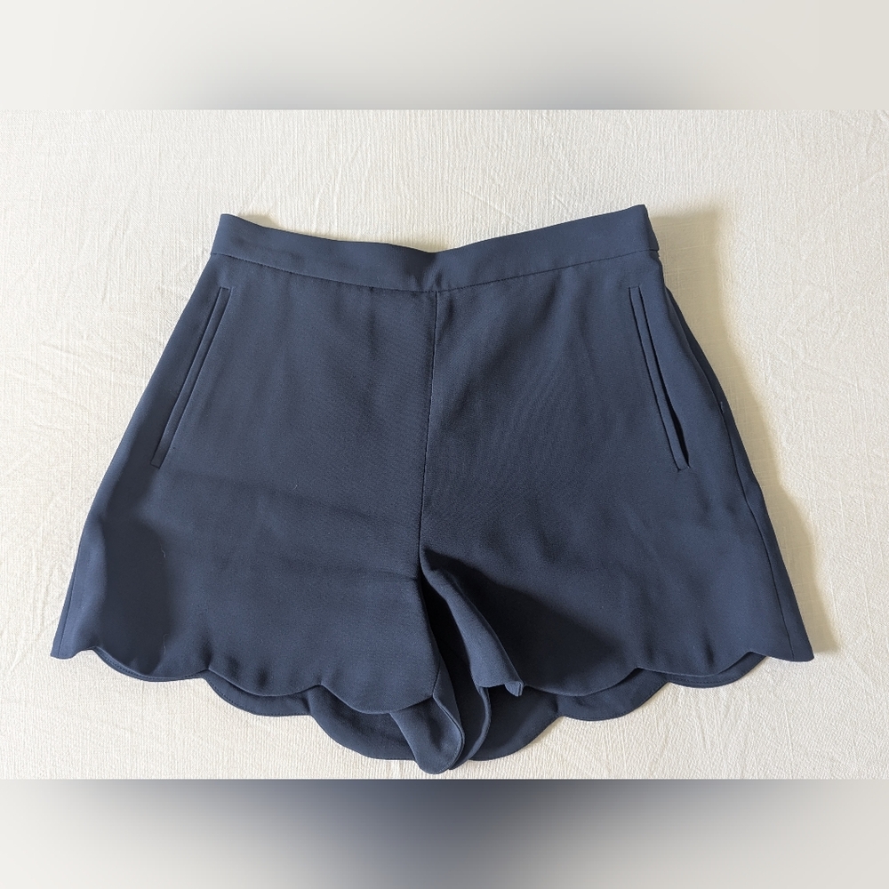 Aritzia Wilfred Arbre High Waisted Scalloped Shorts